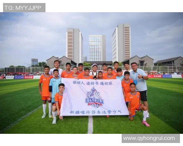 从体弱少年到绿茵场上的足球巨星的励志成长之路